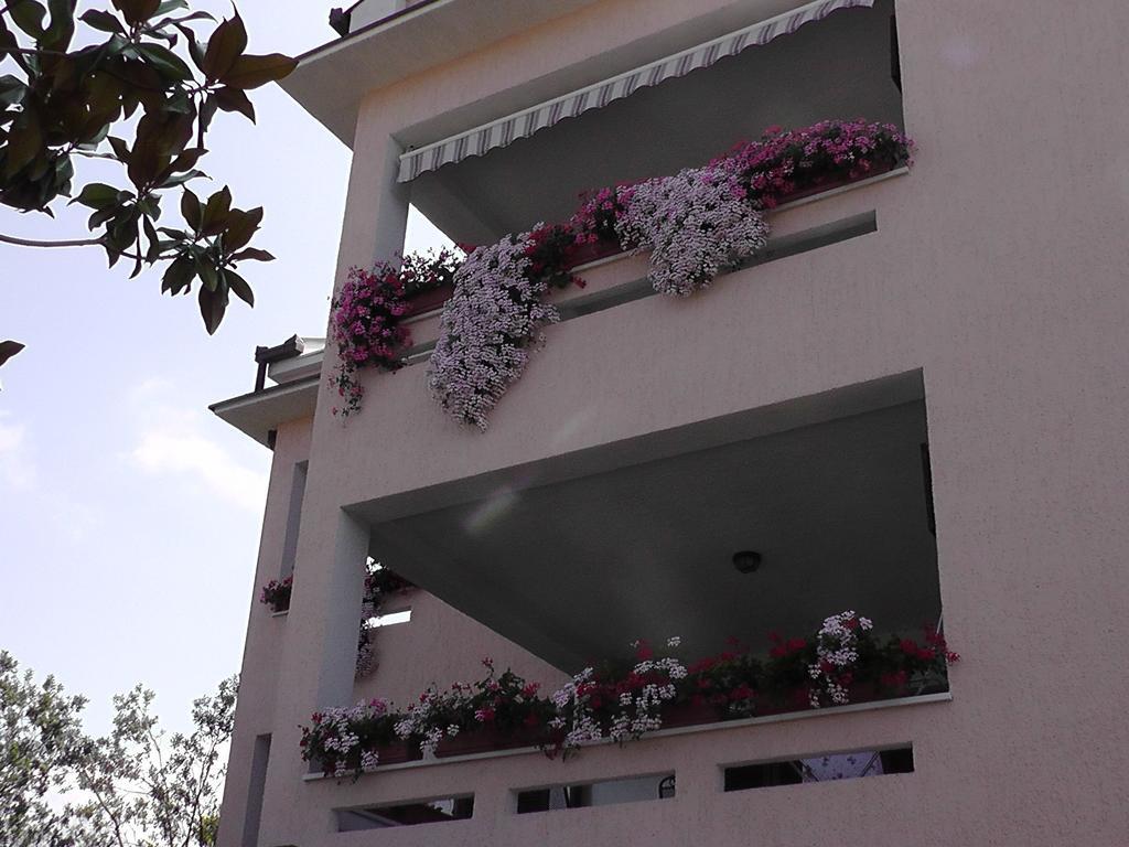 Guest House Lavanda 2 Njivice Exterior photo